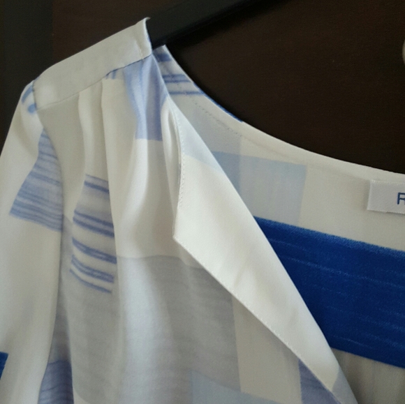 NWT Abstract Print Blouse Size M - Picture 7 of 11